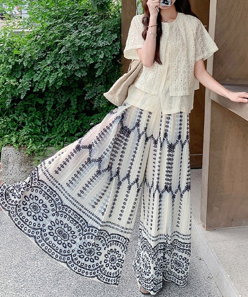 Doux Belle(ドゥーベル)の「カットワークレースブラウス(シャツ/ブラウス・レディース・ベージュ・MEDIUM/LARGE/X-LARGE)」の10枚目の写真