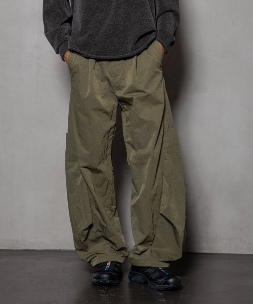 HEREIAM(ヘレイアム)の「【HEREIAM MEN】カーブフォルムパンツ(その他パンツ・メンズ・カーキ/ブラック・MEDIUM/LARGE)」の1枚目の写真