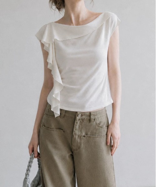 ＆soiree（アンドソワレ）の「アシンメトリードレープレイヤードトップス（その他トップス・レディース・オフホワイト・SMALL/MEDIUM/LARGE）」の2枚目の写真