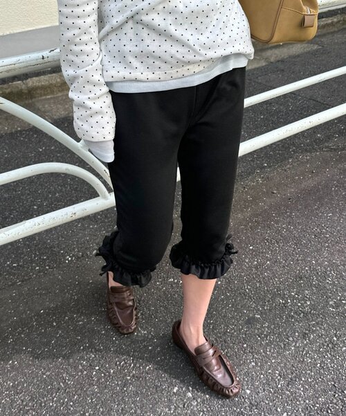 DISCOAT(ディスコート)の「【umm.】裾フリルバイカーパンツ(その他パンツ・レディース・ブラック/グレー/ブラック系その他・FREE)」の2枚目の写真