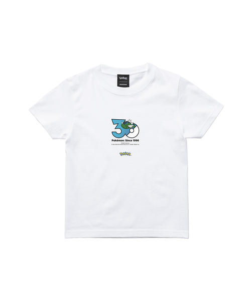 ZOZOSPOT(ゾゾスポット)の「Pokemon 30th Anniversary 1025 T-shirt 「バスラオ(あおすじのすがた)」(Tシャツ/カットソー・レディース・ホワイト・SMALL/MEDIUM/LARGE/X-LARGE/XX-LARGE/XXX-LARGE/100cm/110cm/120cm/130cm/140cm/150cm/160cm)」の2枚目の写真
