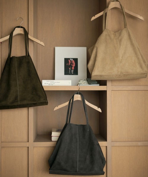 LAULEN（ローレン）の「suede touch wide shoulder bag /スエードタッチワイドショルダーバッグ（トートバッグ・レディース・ベージュ/カーキ/グレー・FREE）」の10枚目の写真
