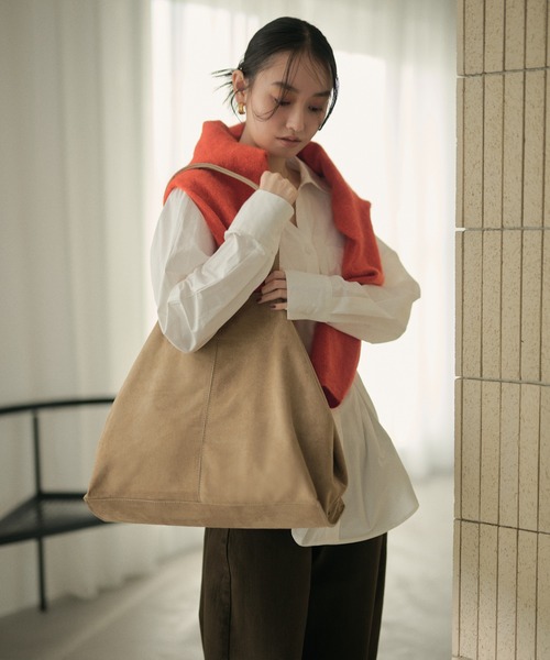 LAULEN（ローレン）の「suede touch wide shoulder bag /スエードタッチワイドショルダーバッグ（トートバッグ・レディース・ベージュ/カーキ/グレー・FREE）」の17枚目の写真