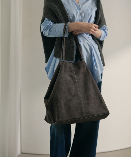 LAULEN（ローレン）の「suede touch wide shoulder bag /スエードタッチワイドショルダーバッグ（トートバッグ・レディース・ベージュ/カーキ/グレー・FREE）」の11枚目の写真