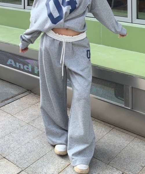 Ritzy(リッツィー)の「ナンバーロゴ入り・ワイドスエットパンツ(スウェットパンツ・レディース・ブラック/ライトグレー・LARGE/MEDIUM)」の3枚目の写真