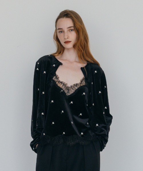 CREDONA(クレドナ)の「FLOWER EMBROIDERY VELOR TOPS/フラワーエンブロイダリーベロアトップス(ニット/セーター・レディース・ブラウン/ブラック・FREE)」の1枚目の写真