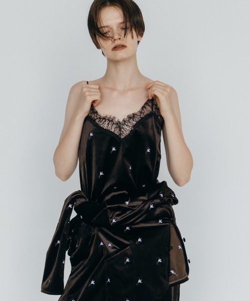 CREDONA(クレドナ)の「FLOWER EMBROIDERY VELOR TOPS/フラワーエンブロイダリーベロアトップス(ニット/セーター・レディース・ブラウン/ブラック・FREE)」の6枚目の写真