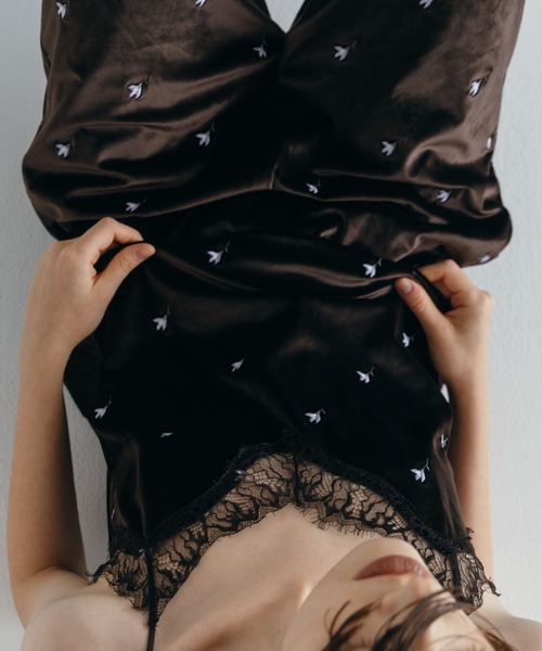 CREDONA(クレドナ)の「FLOWER EMBROIDERY VELOR TOPS/フラワーエンブロイダリーベロアトップス(ニット/セーター・レディース・ブラウン/ブラック・FREE)」の8枚目の写真