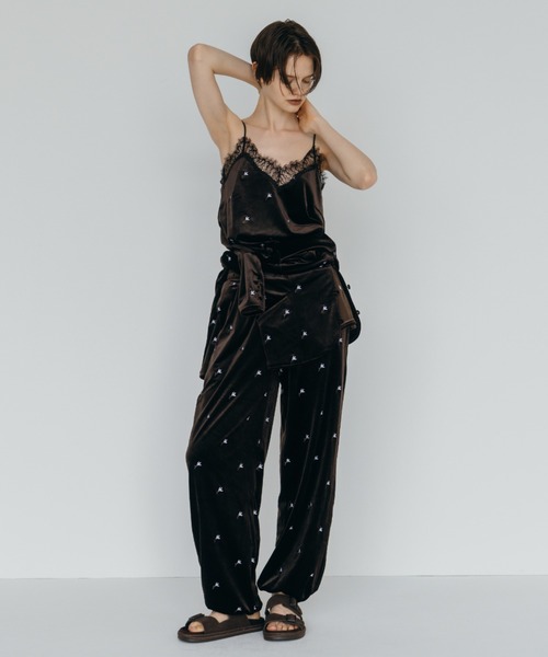 CREDONA(クレドナ)の「FLOWER EMBROIDERY VELOR TOPS/フラワーエンブロイダリーベロアトップス(ニット/セーター・レディース・ブラウン/ブラック・FREE)」の9枚目の写真