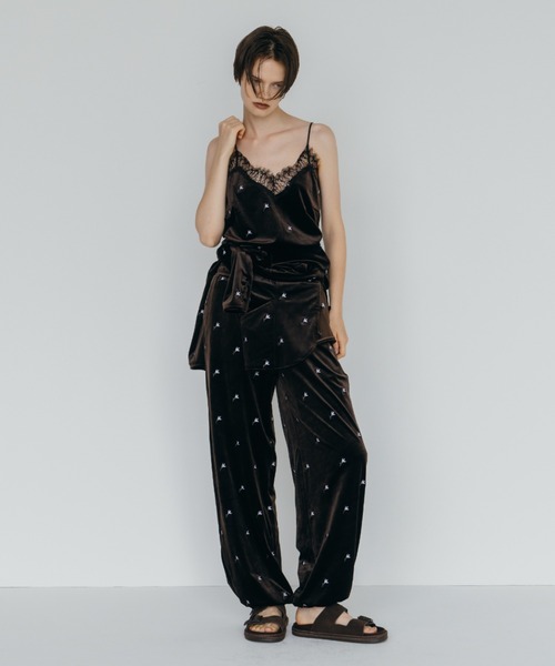 CREDONA(クレドナ)の「FLOWER EMBROIDERY VELOR TOPS/フラワーエンブロイダリーベロアトップス(ニット/セーター・レディース・ブラウン/ブラック・FREE)」の10枚目の写真