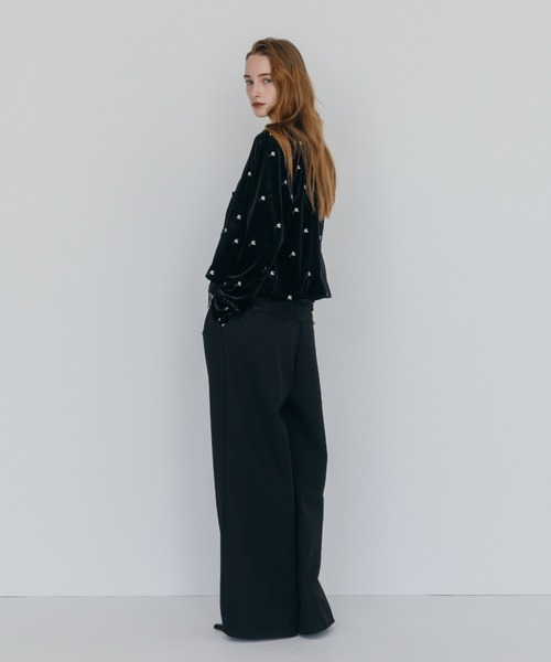 CREDONA(クレドナ)の「FLOWER EMBROIDERY VELOR TOPS/フラワーエンブロイダリーベロアトップス(ニット/セーター・レディース・ブラウン/ブラック・FREE)」の18枚目の写真