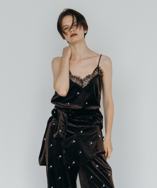 CREDONA(クレドナ)の「FLOWER EMBROIDERY VELOR TOPS/フラワーエンブロイダリーベロアトップス(ニット/セーター・レディース・ブラウン/ブラック・FREE)」の5枚目の写真