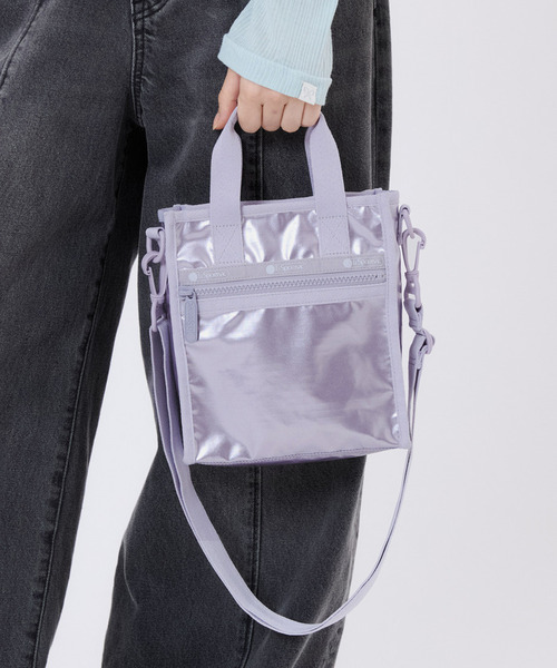 LeSportsac(レスポートサック)の「MINI N/S TOTE シルバーライラックシャイン(ショルダーバッグ・レディース・パープル・FREE)」の2枚目の写真