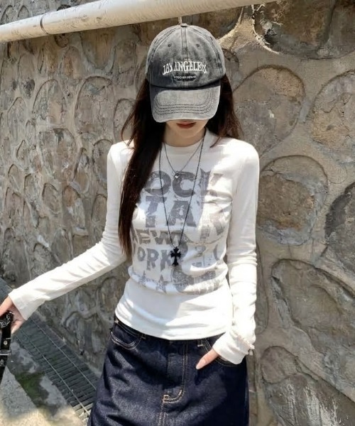 SHEPP(シープ)の「【26年秋冬新作】《長袖》Y2K グラフィックロゴプリントピチTシャツ ロンT(Tシャツ/カットソー・レディース・グレー/ブラック/ホワイト/ネイビー・M)」の6枚目の写真