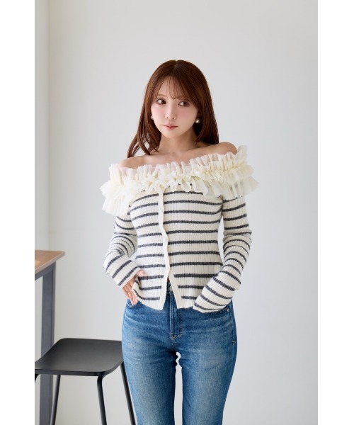 MISTREASS(ミストレアス)の「Frilly Border Off Shoulder Knit Top(ニット/セーター・レディース・ネイビー/グレー/ホワイト・FREE)」の6枚目の写真