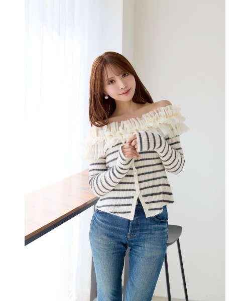 MISTREASS(ミストレアス)の「Frilly Border Off Shoulder Knit Top(ニット/セーター・レディース・ネイビー/グレー/ホワイト・FREE)」の7枚目の写真