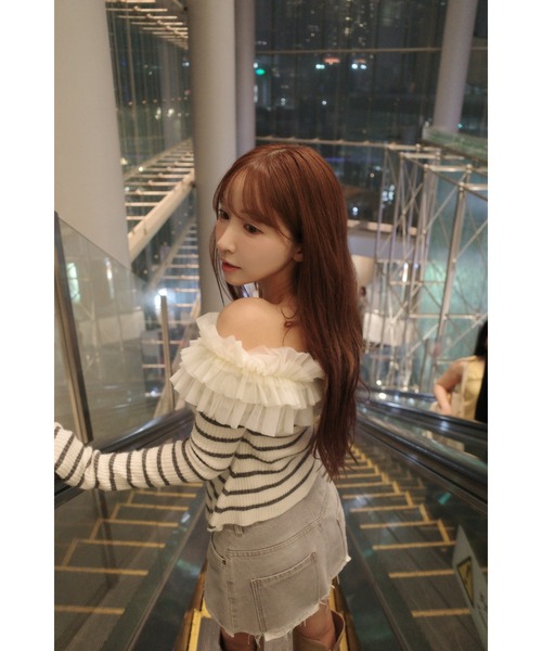 MISTREASS(ミストレアス)の「Frilly Border Off Shoulder Knit Top(ニット/セーター・レディース・ネイビー/グレー/ホワイト・FREE)」の21枚目の写真