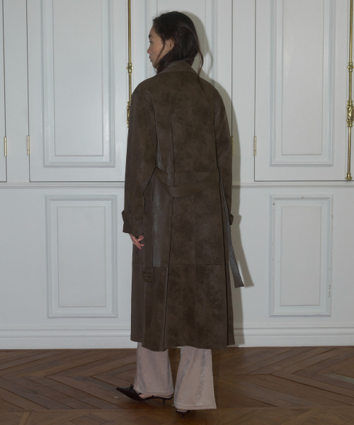 THEPORTA（ザ ポルタ）の「CLASSIC FAUX LEATHER LONG COAT, BROWN（トレンチコート・レディース・その他・OS）」の3枚目の写真