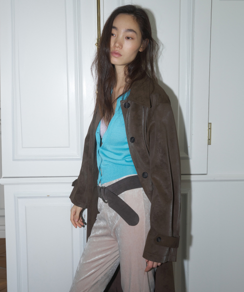 THEPORTA（ザ ポルタ）の「CLASSIC FAUX LEATHER LONG COAT, BROWN（トレンチコート・レディース・その他・OS）」の2枚目の写真