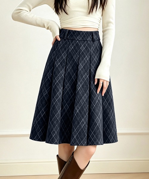 LEMOA(レモア)の「チェック柄ボックスプリーツスカート(スカート・レディース・ダークブラウン/ネイビー・MEDIUM/LARGE/X-LARGE)」の2枚目の写真