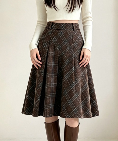 LEMOA(レモア)の「チェック柄ボックスプリーツスカート(スカート・レディース・ダークブラウン/ネイビー・MEDIUM/LARGE/X-LARGE)」の4枚目の写真