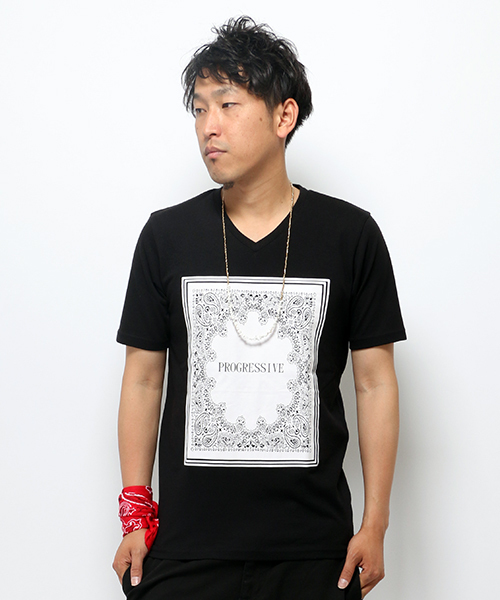 VENCEEXCHANGE(ヴァンスエクスチェンジ)の「PROGRESSIVEペイズリーT (Tシャツ/カットソー・メンズ・ブラック/コーラル/オフホワイト・MEDIUM/LARGE)」の1枚目の写真