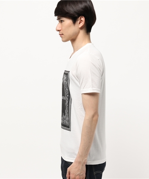 VENCEEXCHANGE(ヴァンスエクスチェンジ)の「PROGRESSIVEペイズリーT (Tシャツ/カットソー・メンズ・ブラック/コーラル/オフホワイト・MEDIUM/LARGE)」の4枚目の写真