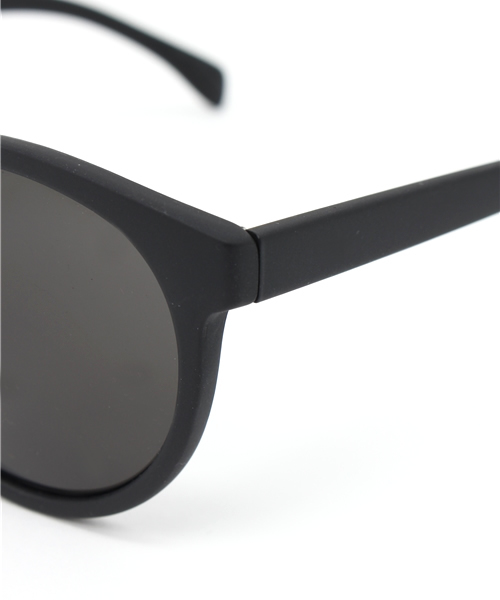 SLY（スライ）の「KAYLA EYE WEAR（サングラス・レディース・ネイビー/ベージュ/ブラック・FREE）」の6枚目の写真