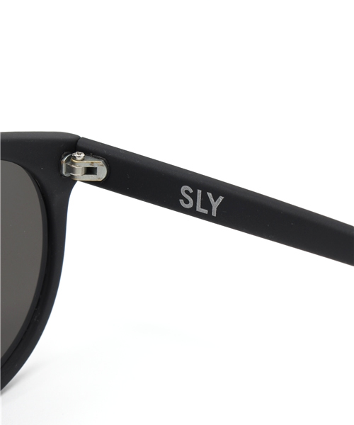 SLY（スライ）の「KAYLA EYE WEAR（サングラス・レディース・ネイビー/ベージュ/ブラック・FREE）」の8枚目の写真