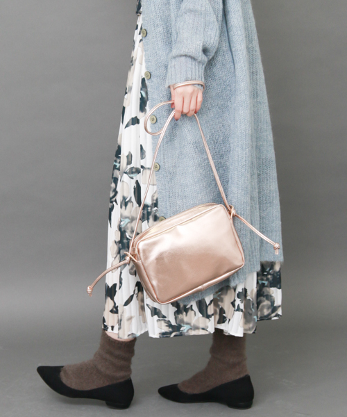 KBF（ケイビーエフ）の「KBF　メタリックショルダーバッグ（ショルダーバッグ・レディース・ブルー/シルバー/レッド/ゴールド・ONE）」の4枚目の写真