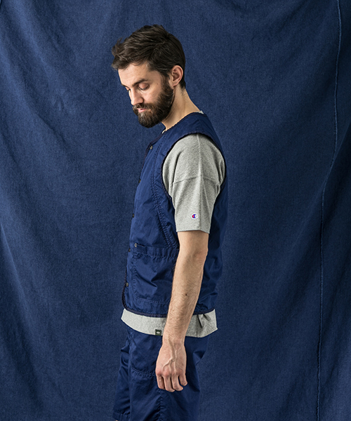 WORK NOT WORK URBAN RESEARCH（ワークノットワークアーバンリサーチ）の「WORK NOT WORK　硫化染ワークポケットベスト（ベスト・メンズ・グレー/ネイビー・MEDIUM/LARGE）」の3枚目の写真