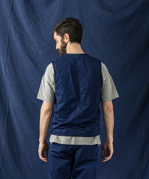 WORK NOT WORK URBAN RESEARCH（ワークノットワークアーバンリサーチ）の「WORK NOT WORK　硫化染ワークポケットベスト（ベスト・メンズ・グレー/ネイビー・MEDIUM/LARGE）」の4枚目の写真