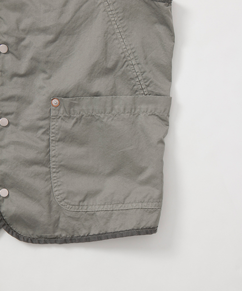 WORK NOT WORK URBAN RESEARCH（ワークノットワークアーバンリサーチ）の「WORK NOT WORK　硫化染ワークポケットベスト（ベスト・メンズ・グレー/ネイビー・MEDIUM/LARGE）」の16枚目の写真