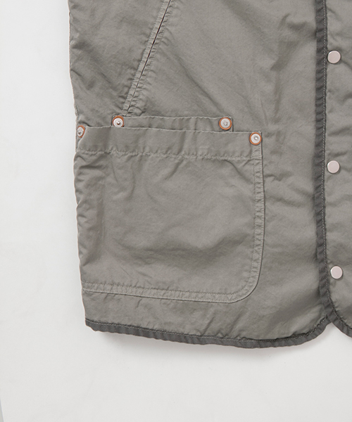 WORK NOT WORK URBAN RESEARCH（ワークノットワークアーバンリサーチ）の「WORK NOT WORK　硫化染ワークポケットベスト（ベスト・メンズ・グレー/ネイビー・MEDIUM/LARGE）」の17枚目の写真