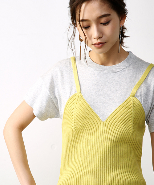 AZUL by moussy（アズールバイマウジー）の「キャミレイヤード半袖ニットプルオーバー（ニット/セーター・レディース・ブラック/グレー/イエロー・LARGE/SMALL/MEDIUM）」の3枚目の写真