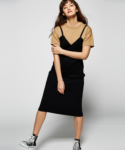 AZUL by moussy（アズールバイマウジー）の「キャミレイヤード半袖ニットプルオーバー（ニット/セーター・レディース・ブラック/グレー/イエロー・LARGE/SMALL/MEDIUM）」の17枚目の写真