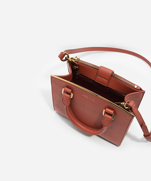 CHARLES & KEITH（チャールズ & キース）の「ベーシックストラクチャーハンドバッグ / BASIC STRUCTURED HANDBAG（ハンドバッグ・レディース・ブラック/レンガ/ダークネイビー・M）」の12枚目の写真