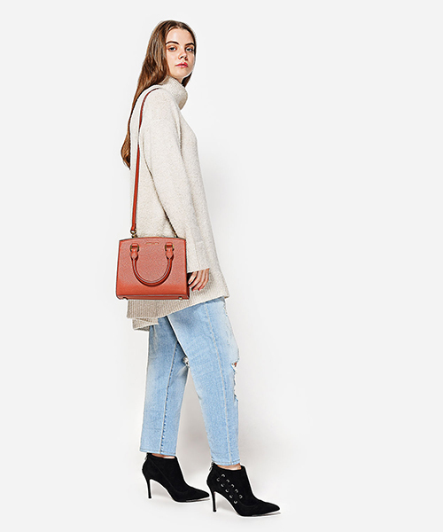 CHARLES & KEITH（チャールズ & キース）の「ベーシックストラクチャーハンドバッグ / BASIC STRUCTURED HANDBAG（ハンドバッグ・レディース・ブラック/レンガ/ダークネイビー・M）」の18枚目の写真