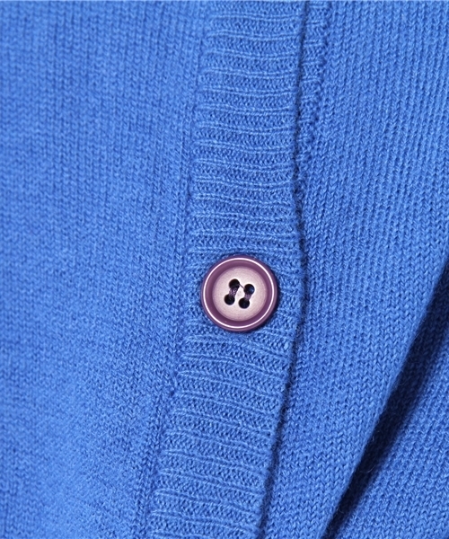 WEGO(ウィゴー)の「カラフル釦カシミアタッチVネックニットカーディガン(カーディガン/ボレロ・レディース・ダークグレー/ダークグリーン/ブルー/キャメル/マスタード/レッド・FREE)」の11枚目の写真