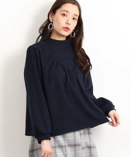 ROPE' PICNIC(ロペピクニック)の「V切り替えギャザーブラウス(シャツ/ブラウス・レディース・ホワイト/ネイビー・38/36)」の2枚目の写真