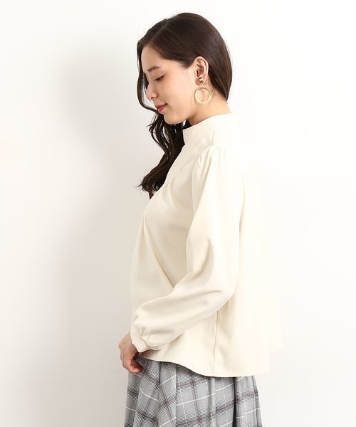 ROPE' PICNIC(ロペピクニック)の「V切り替えギャザーブラウス(シャツ/ブラウス・レディース・ホワイト/ネイビー・38/36)」の5枚目の写真