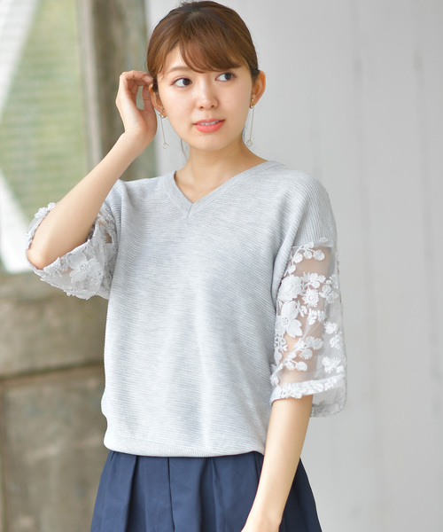 rps（アールピーエス）の「袖３ＤレースＶネックニットプルオーバー（ニット/セーター・レディース・オフホワイト/杢グレー/ネイビー・M）」の2枚目の写真