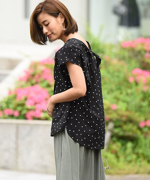 LIPSTAR（リップスター）の「Vネック後ろリボンギンガム＆ドット＆無地ブラウス（シャツ/ブラウス・レディース・ブラック系その他2/オフホワイト/ブラック系その他/ホワイト系その他/イエロー・M）」の4枚目の写真