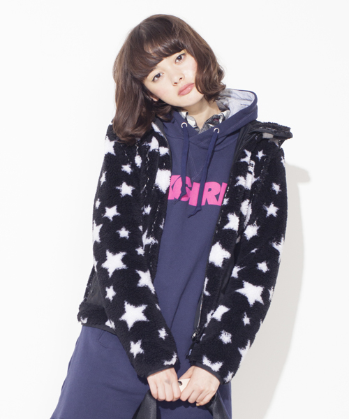 X-girl（エックスガール）の「FLUFFY HOODIE 2013（その他アウター・レディース・ホワイト/マルチ/ベージュ/ネイビー・1/2）」の2枚目の写真