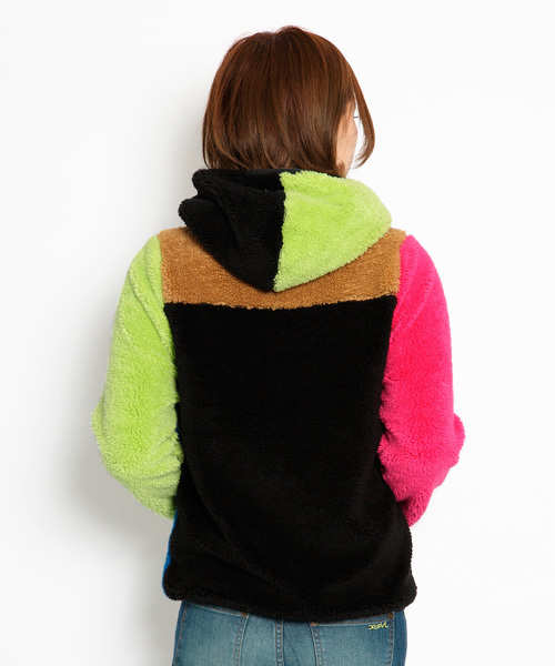 X-girl（エックスガール）の「FLUFFY HOODIE 2013（その他アウター・レディース・ホワイト/マルチ/ベージュ/ネイビー・1/2）」の11枚目の写真