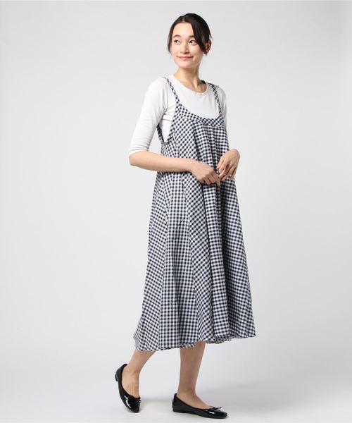 La・comfy(ラコンフィー)の「ギンガムチェックロング丈キャミワンピース(ワンピース・レディース・ブラック/ブルー/ネイビー・FREE)」の2枚目の写真
