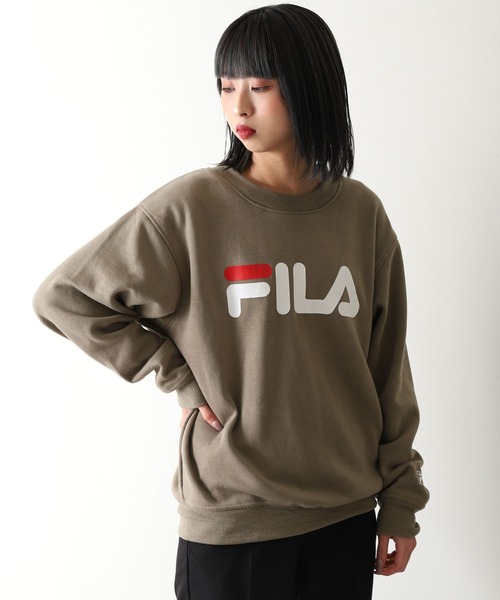 FILA(フィラ)の「【FILA】 デカ ロゴ プリント 裏起毛 スウェット トレーナー(スウェット・レディース・ネイビー/杢グレー/ホワイト/ブラック/カーキ/カーキ系/ブルーグレー・LARGE/X-LARGE/MEDIUM)」の5枚目の写真
