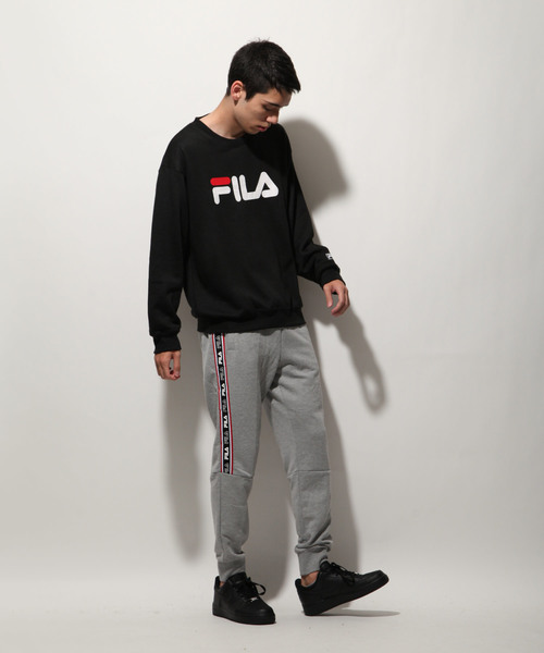 FILA(フィラ)の「【FILA】 デカ ロゴ プリント 裏起毛 スウェット トレーナー(スウェット・レディース・ネイビー/杢グレー/ホワイト/ブラック/カーキ/カーキ系/ブルーグレー・LARGE/X-LARGE/MEDIUM)」の9枚目の写真
