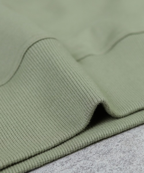 reca(レカ)の「袖ボリュームショート丈スウェット(スウェット・レディース・アイボリー/杢グレー/モカ/カーキ/ラベンダー・M)」の22枚目の写真