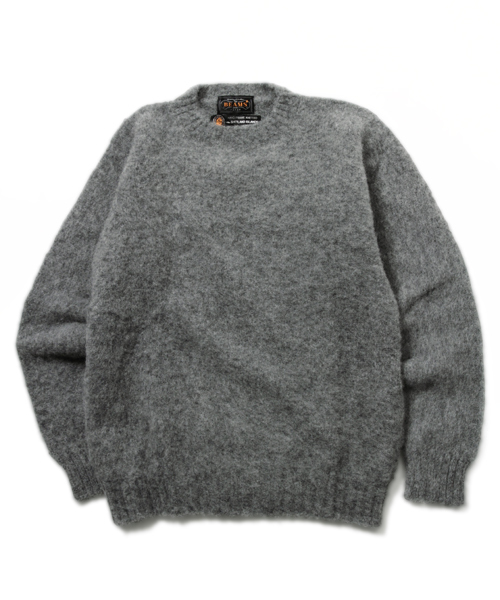 BEAMS PLUS（ビームスプラス）の「BEAMS PLUS / シェットランドニット（ニット/セーター・メンズ・ロイヤルブルー/イエロー系その他/シルバー/ホワイト/オフホワイト/ブラック系その他/チャコールグレー/ブラウン系その他/ダークブラウン/レッド系その他/レッド/ワイン/オレンジ系その他/その他1/オレンジ/その他2/ミント/グリーン系その他/ダークグリーン/ブルー系その他/その他3/その他4/インディゴブルー/ネイビー/その他5/その他6/ブラック/その他8/その他9/イエロー/グリーン/その他15・X-SMALL/SMALL/MEDIUM/LARGE/X-LARGE/XX-LARGE）」の5枚目の写真